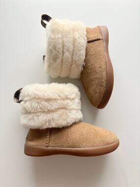 UGG Mini Quilted Fluff Boots Toddler Size 7 Chestnut Winter Gorpcore